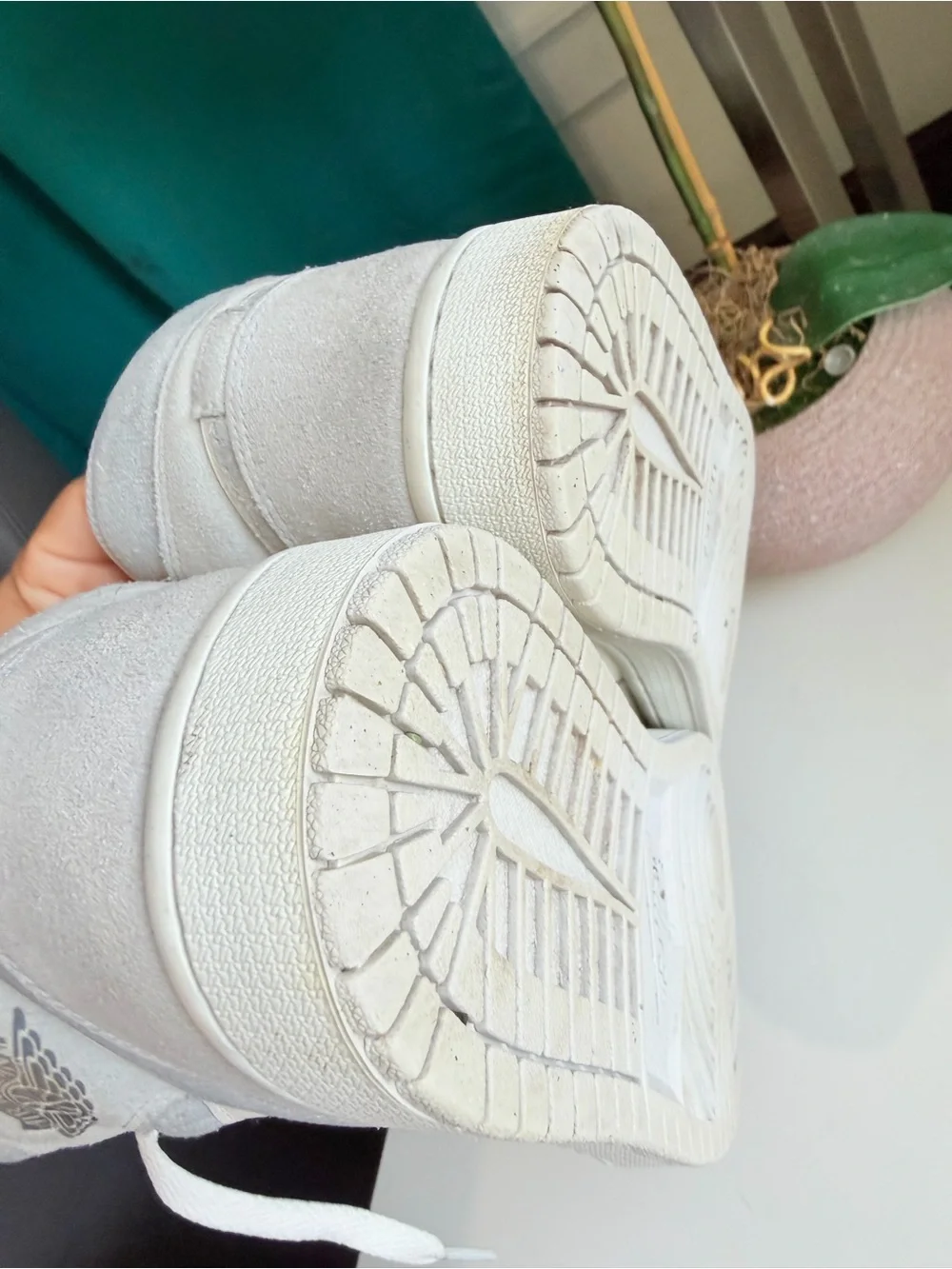 Air Jordan 1 Mid SE Neutral Grey Sail (FQ7720-002) - Men's Size 9.5 / Women's